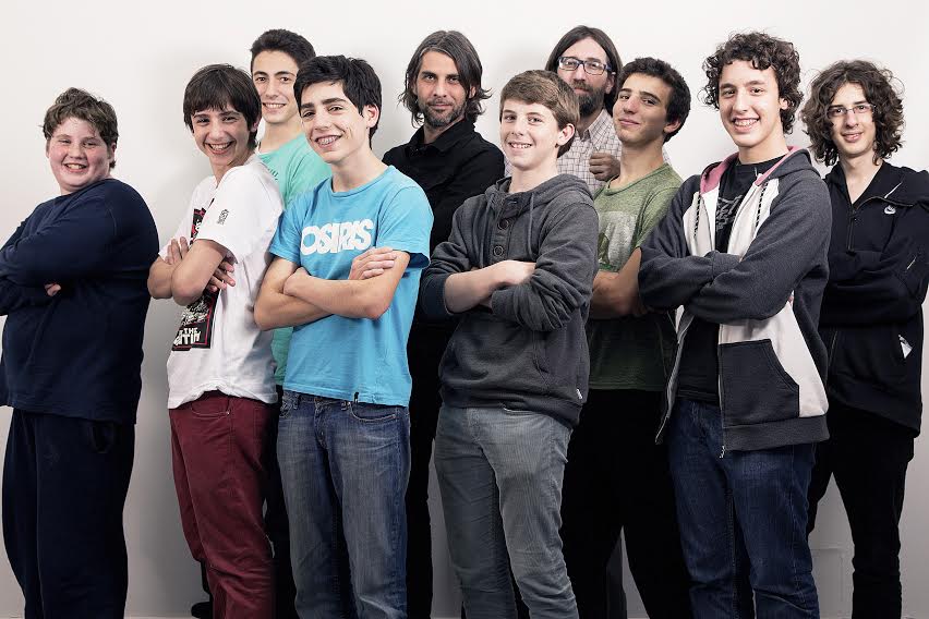Grey se une a los proyectos de educación