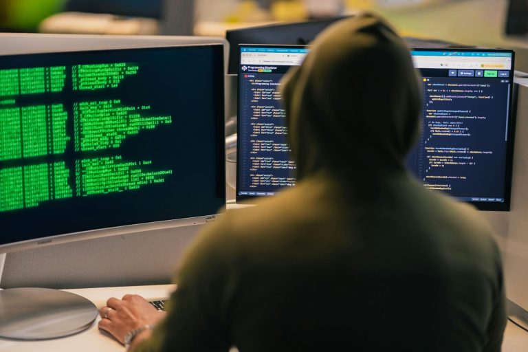 Ecuador Chequea identifica unas 60 cuentas que suplantan la identidad de medios de comunicación para difundir información falsa