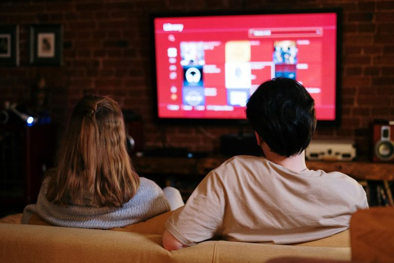 Industria global de medios y entretenimiento alcanzará ingresos por más de $3 billones en 2029, según PwC