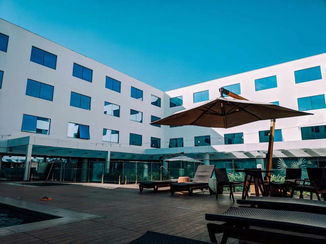 La IA redefine la operación hotelera global al optimizar procesos y transformar la experiencia del cliente La IA redefine la operación hotelera global al optimizar procesos y transformar la experiencia del cliente