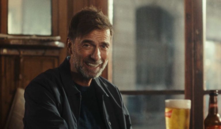 Jürgen Klopp protagoniza la campaña global de Budweiser enfocada en experiencias y conexión emocional del fútbol