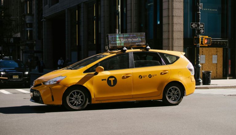 Uber y NVIDIA amplían su alianza para desplegar robotaxis autónomos en 28 ciudades hacia 2028